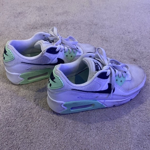 Nike Shoes - Nike tennis shoes